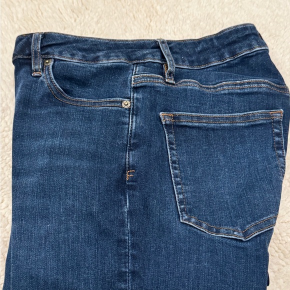 FRAME LE MINI BOOT
Women's Le Mini Boot Outseam Slit Jeans size 28 $268 - Picture 11 of 16
